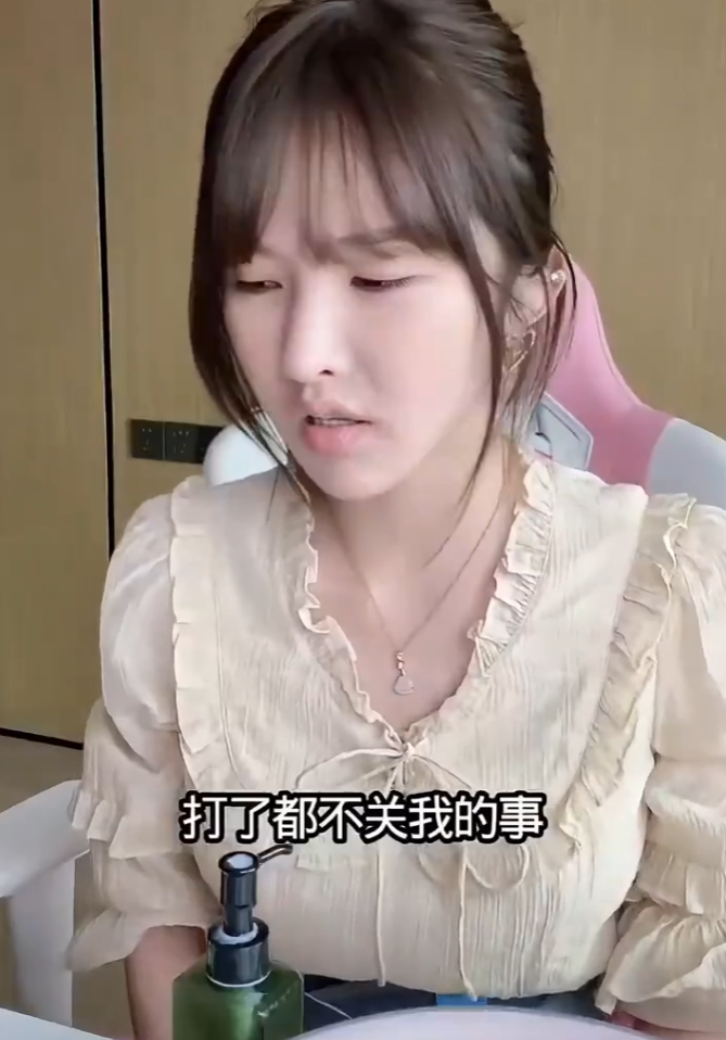 女网红:给任何人生孩子都不会吃亏? 小仙女怒怼前夫四川可乐,假哭给粉丝看(图3) 女网红:给任何人生孩子都不会吃亏? 小仙女怒怼前夫四川可乐,假哭给粉丝看(图3)