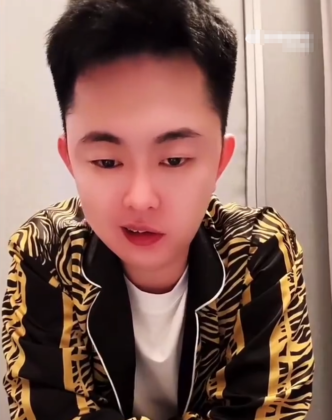 娜美惋惜“一剑爽樊”未播先散,巴扎黑怒怼节奏:不是818旗下不欠谁!(图3) 娜美惋惜“一剑爽樊”未播先散,巴扎黑怒怼节奏:不是818旗下不欠谁!(图3)